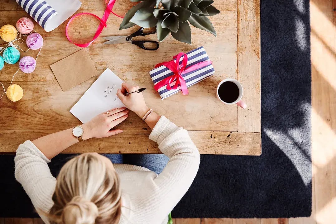 Write a handwritten note of genuine gratitude for your employee appreciation gift